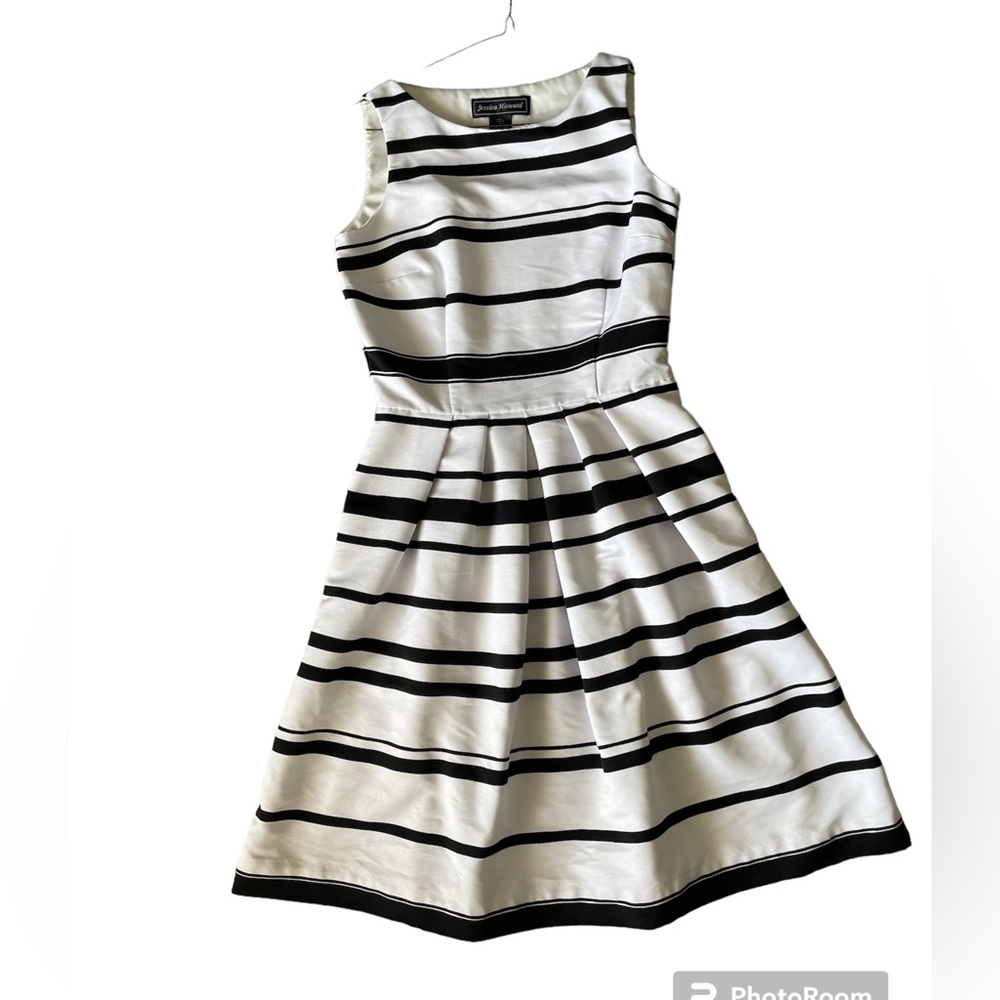 Jessica Howard size 2 A-line black and white sleeveless dress